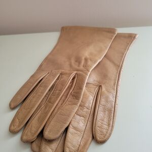 Elegant Tan Leather Gloves